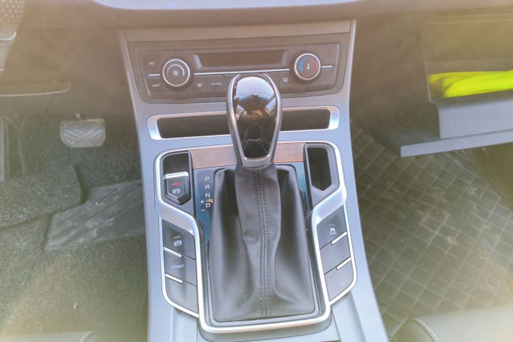 GEELY Emgrand 2019 car image #14