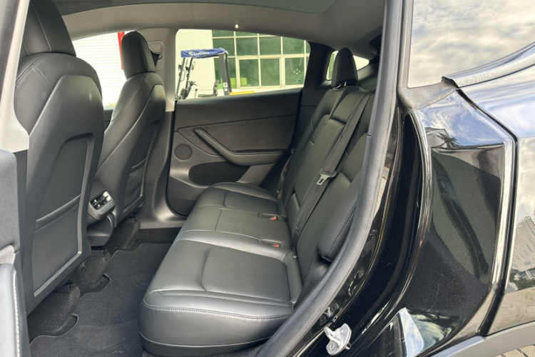 Tesla Model Y 2021 car image #14