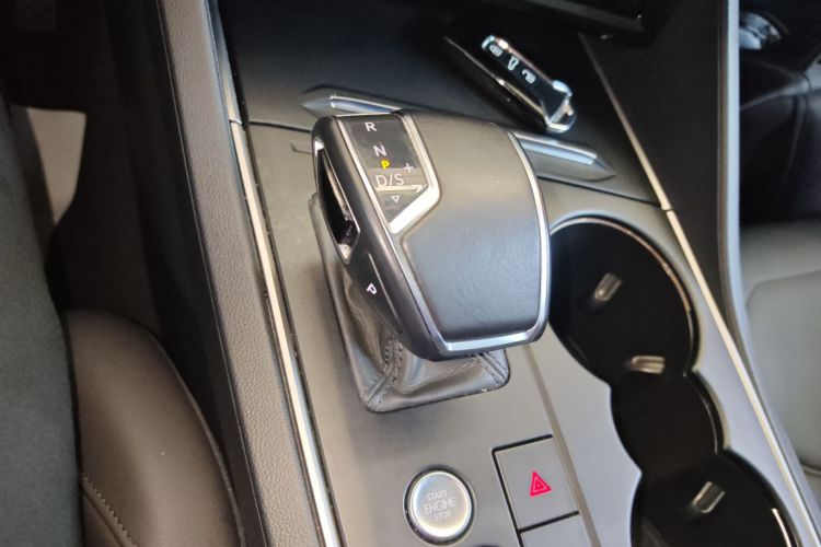 Volkswagen Touareg 2020 car image #14