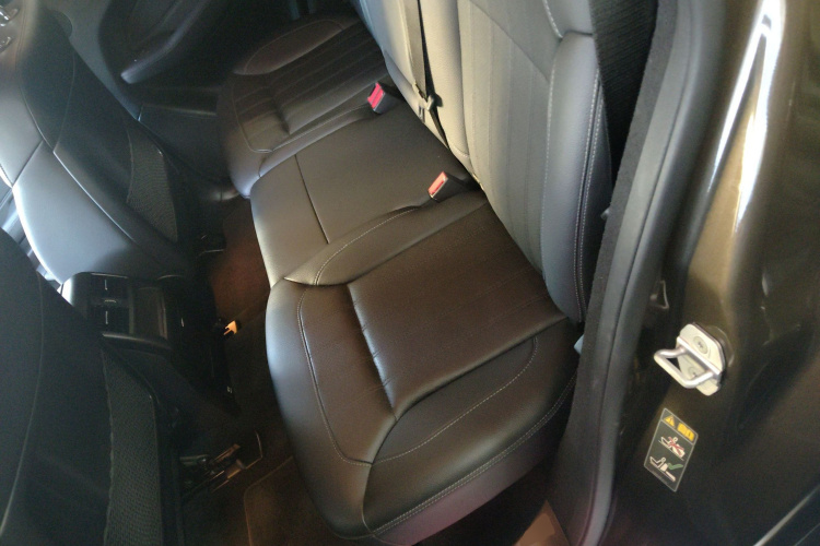 Mercedes-Benz GLE Class 2018 car image #14