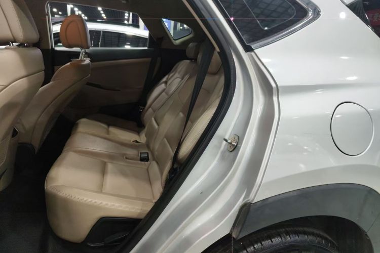 Hyundai Tucson 2017 car image #14