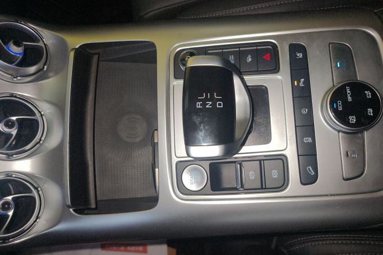 Denza X 2021 car image #14