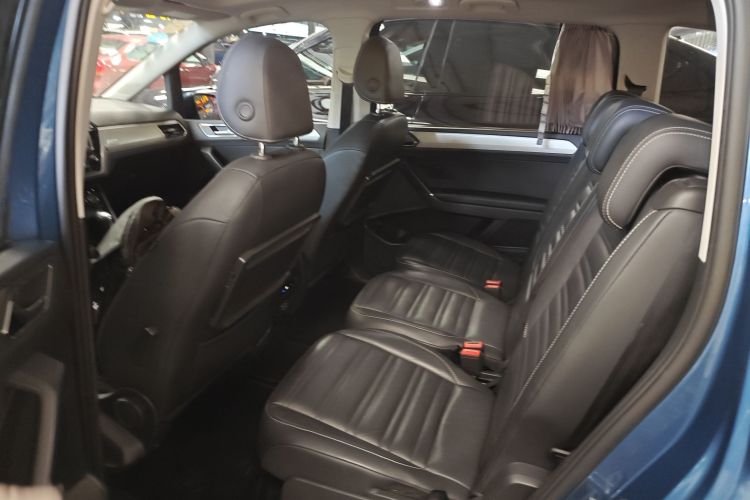 Volkswagen Touran 2018 car image #14