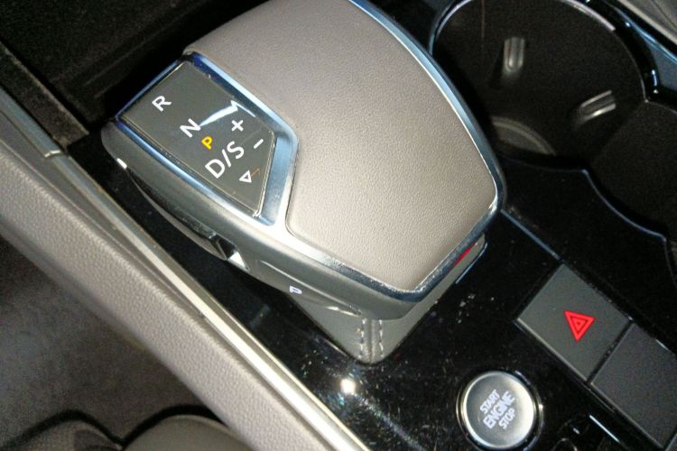 Volkswagen Touareg 2020 car image #14