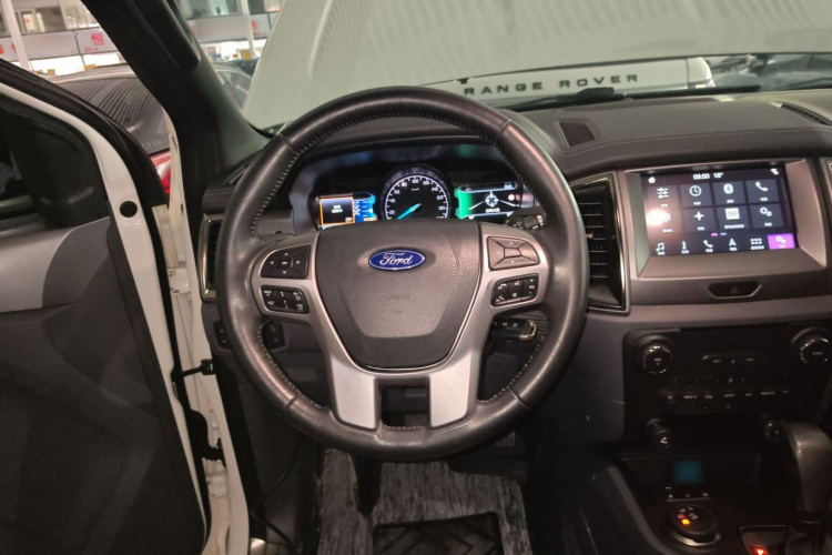 Ford Everest 2017 صورة سيارة #14