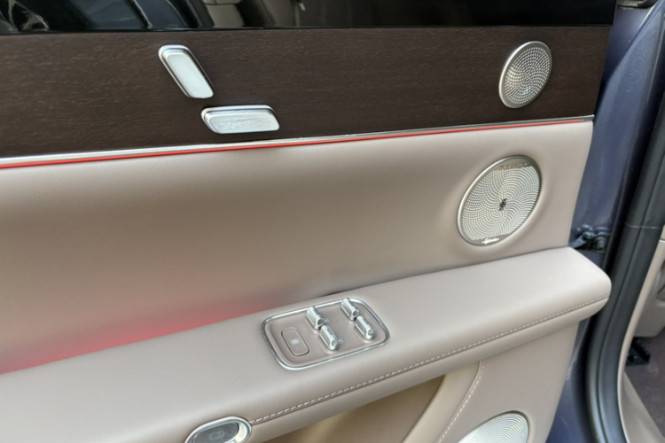 HongQi 2025 car image #14