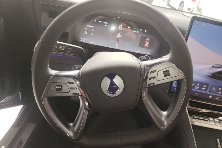 Denza Z9 2024 #14 Denza Z9 2024 car image #14