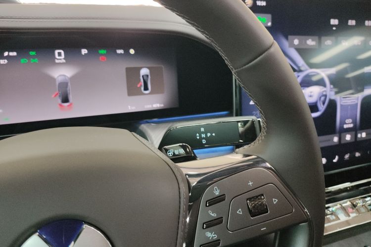 Denza Z9 2024 car image #14