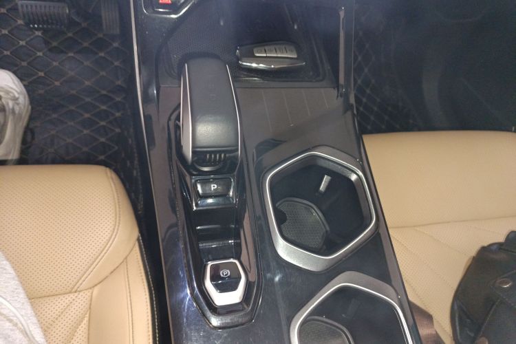 GEELY Boyue L 2023 immagine di auto #14