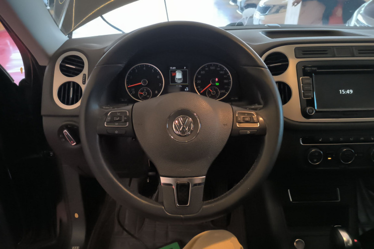Volkswagen Tiguan 2016 car image #14