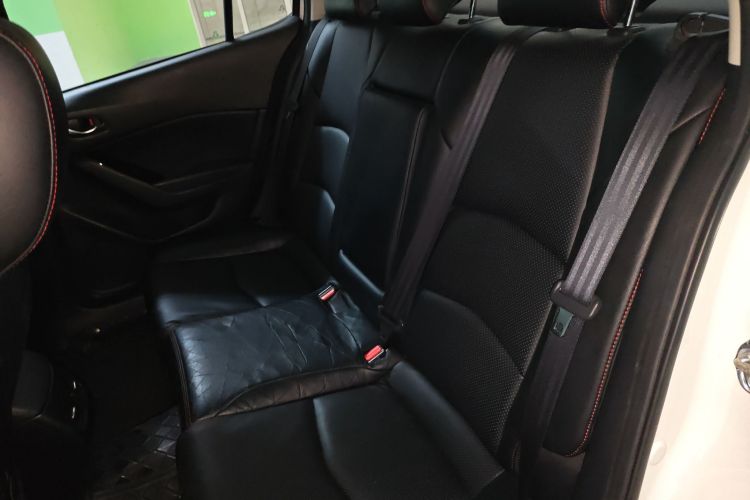 Mazda 3 Axela 2017 car image #14