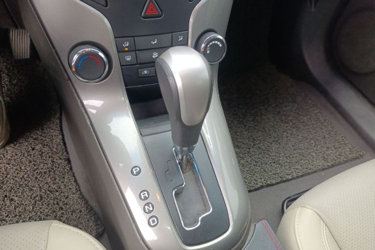 Chevrolet Cruze 2015 immagine di auto #14