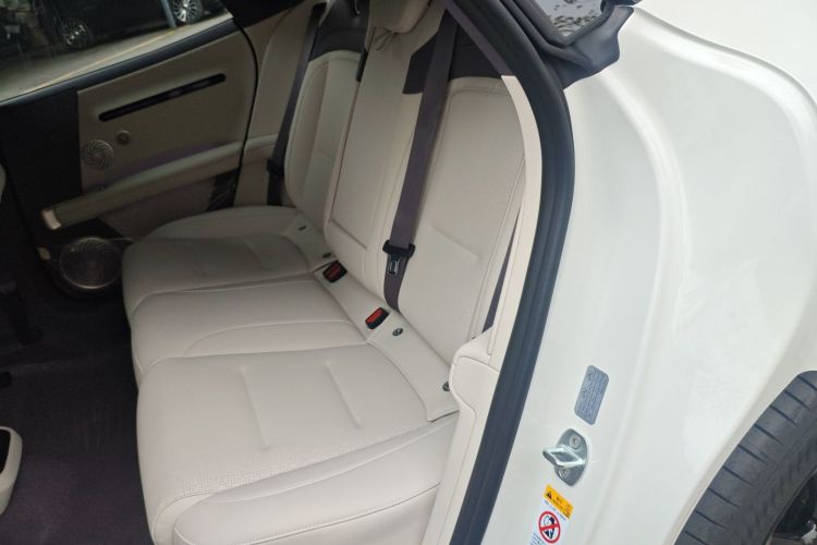 Avatr 06 2025 #14 Avatr 06 2025 car image #14