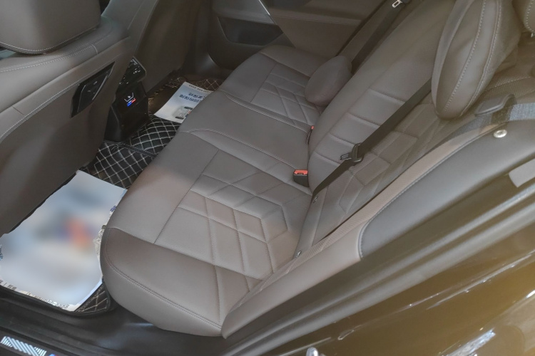 BMW i5 2024 car image #14