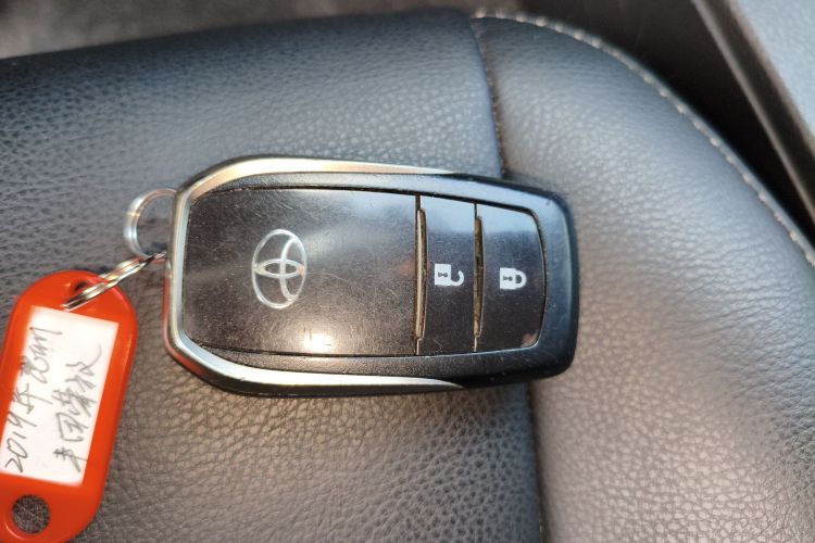 Toyota RAV4 2019 #14 Toyota RAV4 2019 car image #14