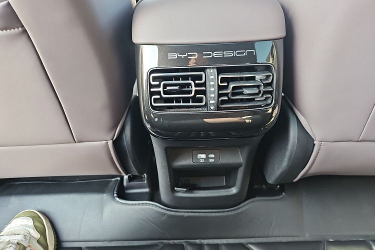 BYD Frigate 07 2023 #14 BYD Frigate 07 2023 car image #14