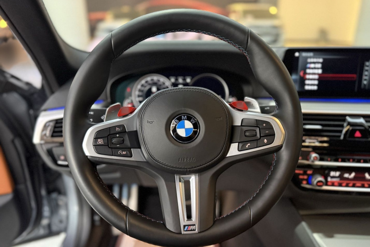 BMW M5 2018 car image #14