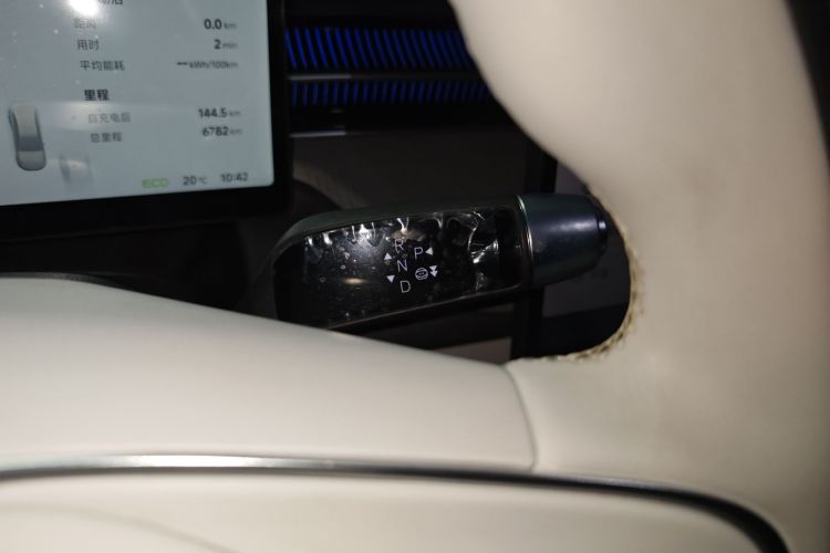 Xpeng G6 2025 صورة سيارة #14