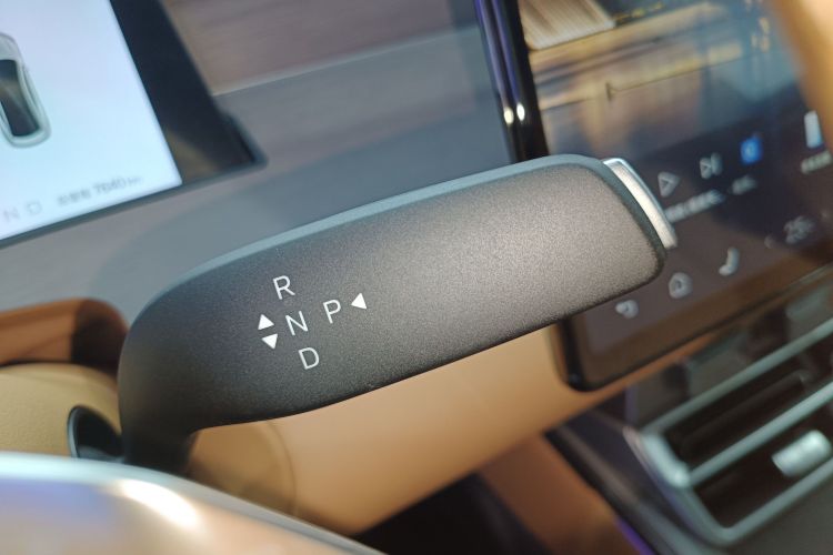 BYD HanL 2025 car image #14