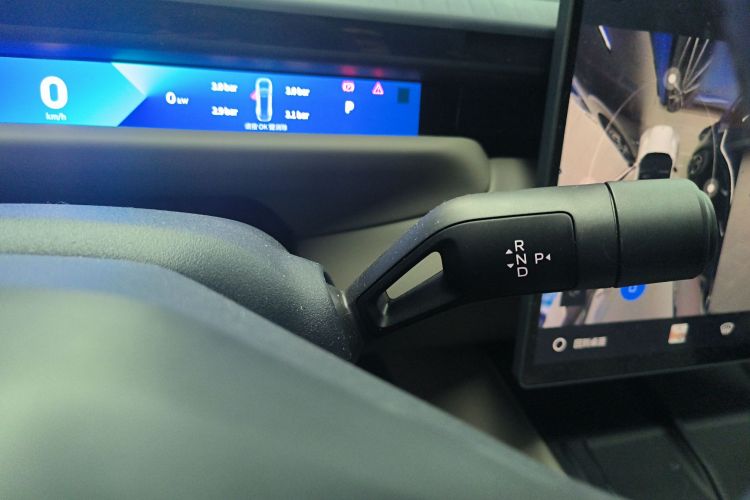 Lynk & Co 2025 car image #14