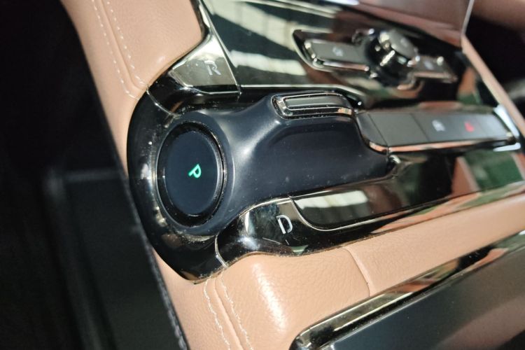 NIO ES8 2022 car image #14