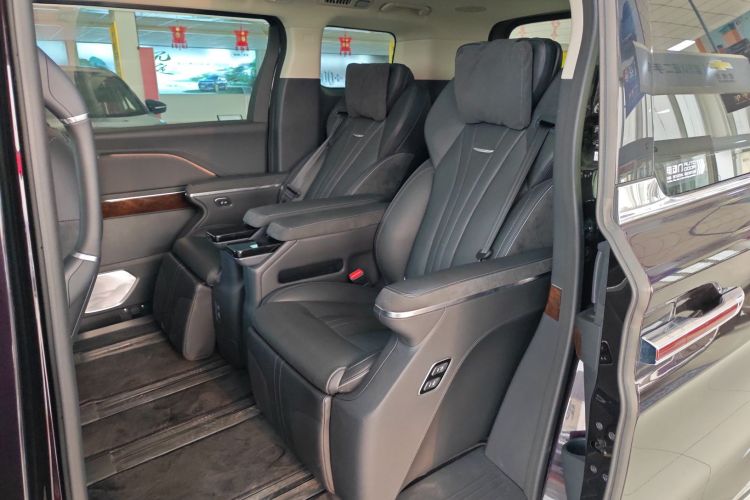 HongQi HQ9 PHEV 2024 #14 HongQi HQ9 PHEV 2024 car image #14