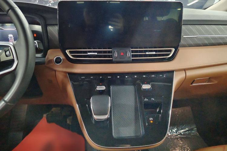 HongQi HQ9 PHEV 2024 #14 HongQi HQ9 PHEV 2024 car image #14