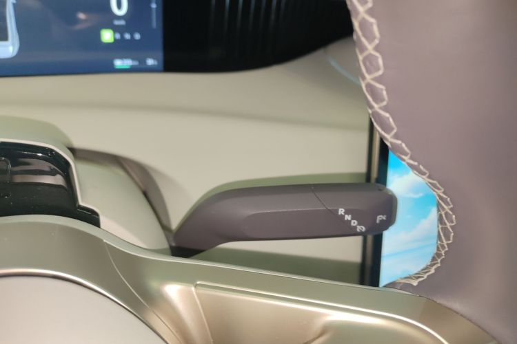 Avatr 11 2024 car image #14