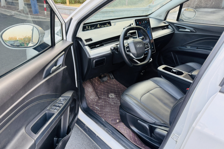 哪吒汽车 哪吒V 2023 #14 哪吒汽车 哪吒V 2023 汽车图片 #14