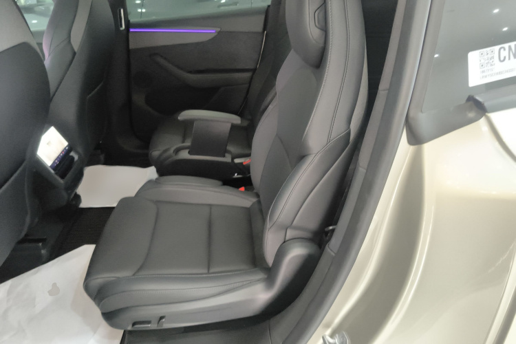 特斯拉 Model Y L 2025 汽车图片 #14