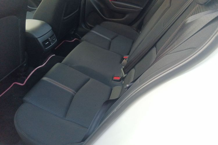 Mazda 3 Axela 2018 imagem de carro #14