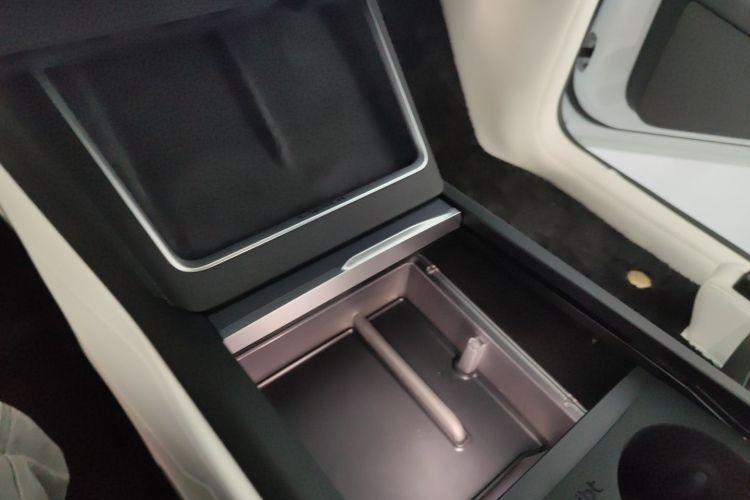 Tesla Model Y 2025 car image #14
