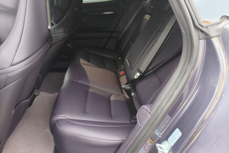 Avatr 06 2025 car image #14