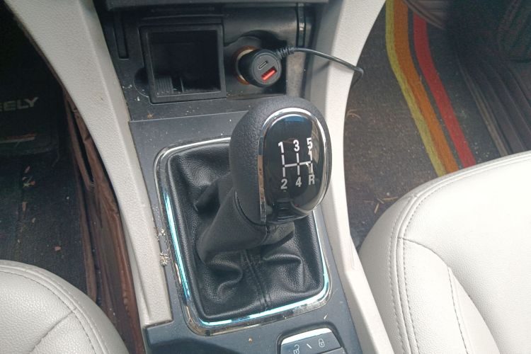 GEELY Emgrand 2015 car image #14