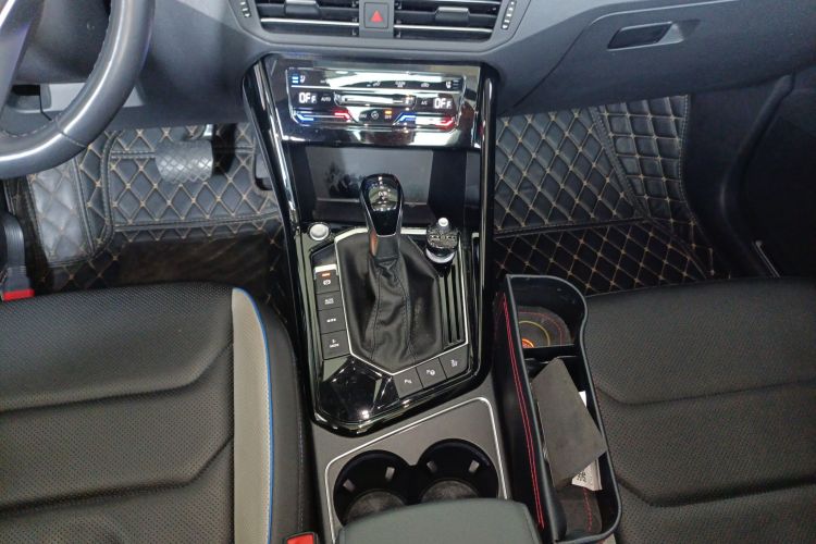 Volkswagen Tayron GTE 2020 #14 Volkswagen Tayron GTE 2020 car image #14