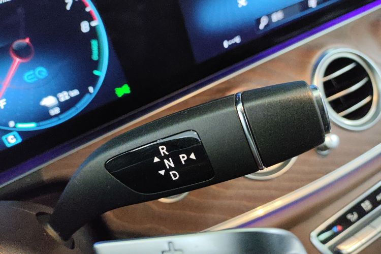 Mercedes-Benz E Class New Energy 2023 car image #14