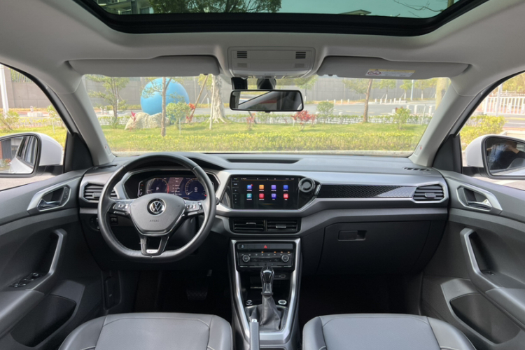 Volkswagen T-Cross 2021 #14 Volkswagen T-Cross 2021 car image #14