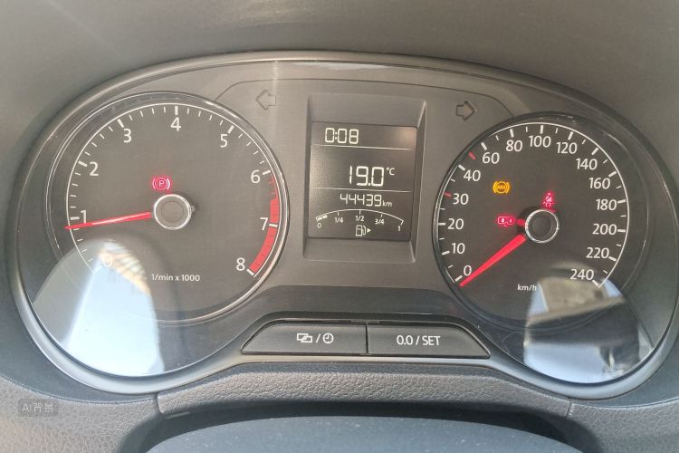 Volkswagen Polo 2015 #14 Volkswagen Polo 2015 car image #14