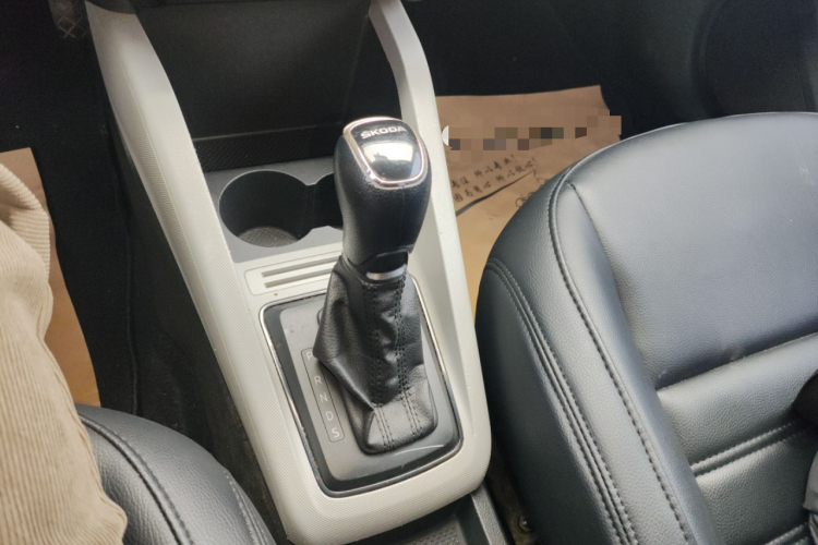 Skoda Fabia 2015 изображение автомобиля #14