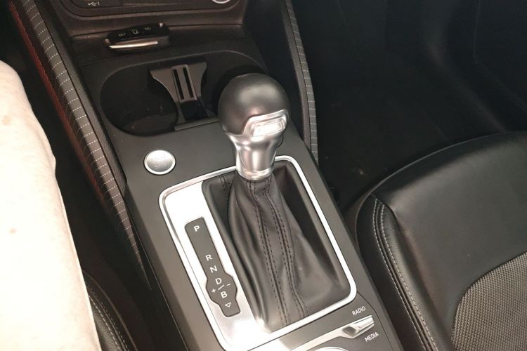 Audi Q2L e-tron 2020 car image #14