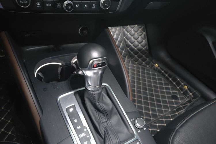 Audi A3 2019 car image #14