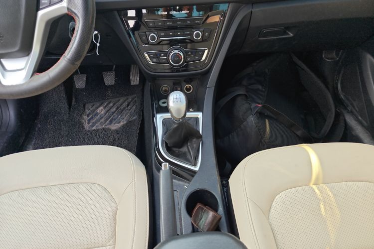 Changan Alsvin V7 2017 car image #14