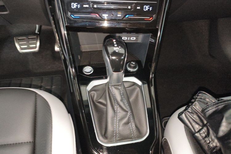T-Roc 2025 car image #14