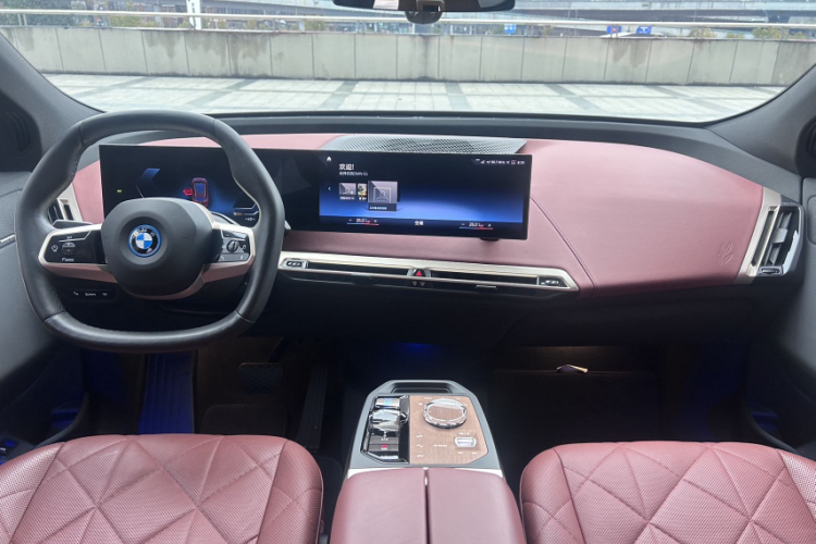 BMW iX 2024 car image #14