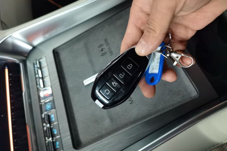 Denza N9 2025 #14 Denza N9 2025 car image #14