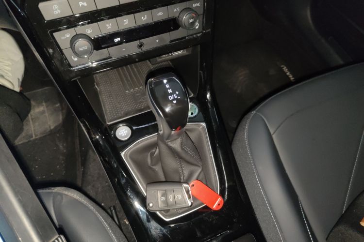 Volkswagen Tharu 2024 car image #14