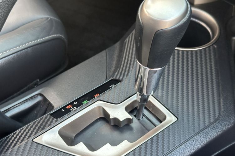 Toyota RAV4 2015 car image #14