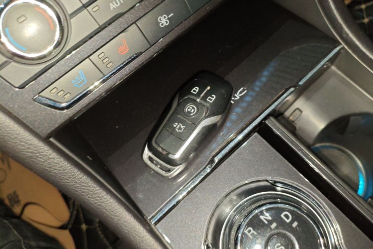 Ford Taurus 2017 car image #14