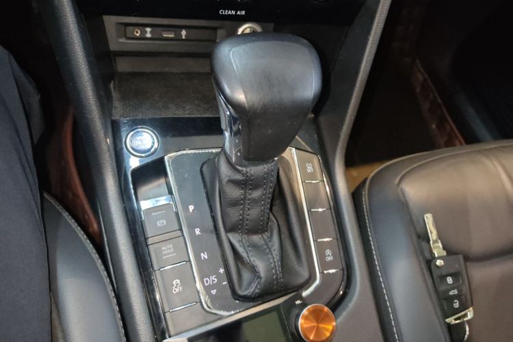 Volkswagen Tiguan L 2018 car image #14