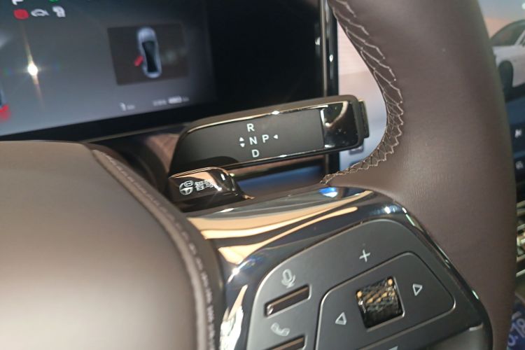 Denza Z9 2024 #14 Denza Z9 2024 car image #14